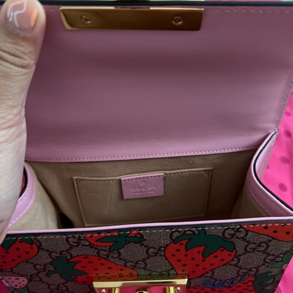 Gucci Strawberry - Picture 3 of 3